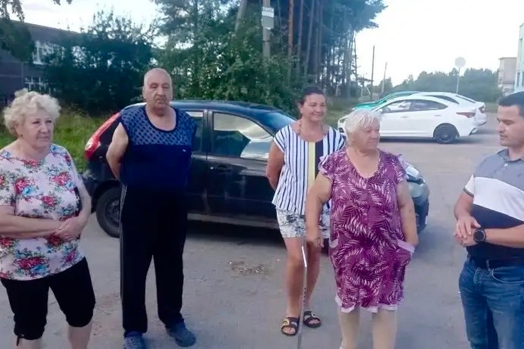Встреча с жителями Яльгелево: определены дальнейшие шаги по приведению территорий в порядок