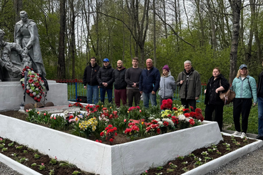 В д. Лаппелево прошел субботник комитета госжилнадзора Ленобласти