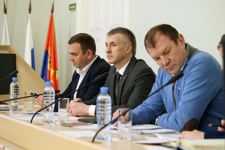 Председатель комитета Василенко М.С. провел рабочее совещание в администрации Выборгского района с представителями УК, ТСЖ и жителями МКД